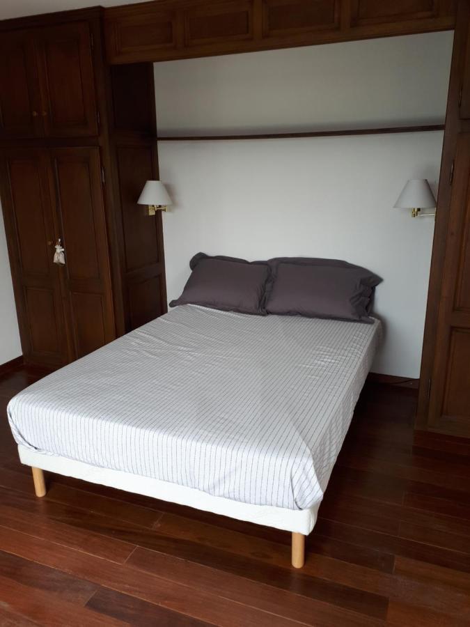 L'Oustaou De L'Estama Bed and Breakfast Rocbaron Exteriör bild